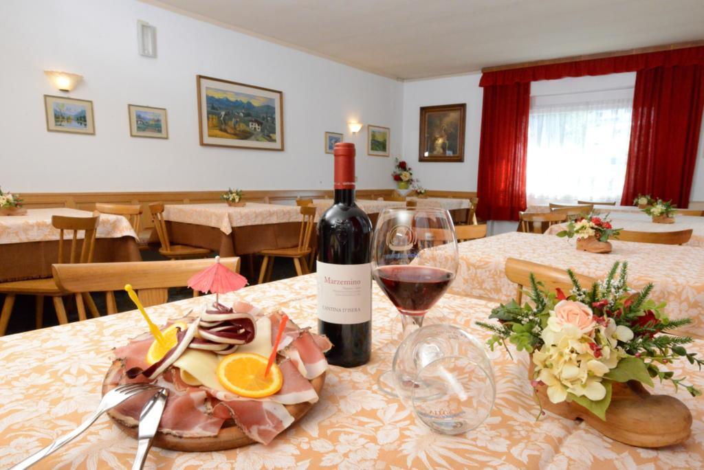 Albergo Garni' Aurora Tret Экстерьер фото